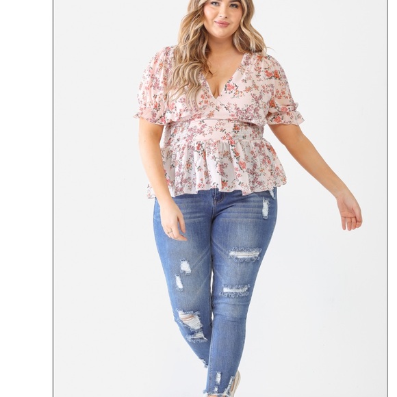 NEW Plus Size Peach Floral Chiffon Puff Short Sleeve Flare Hem Top - Picture 4 of 7